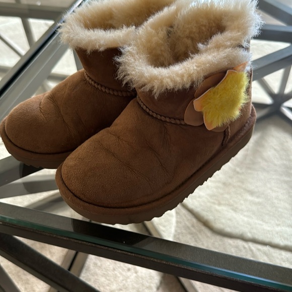 Uggs children boot worn a few times - Picture 1 of 5